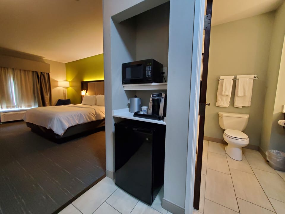 Desk, iron/ironing board, free rollaway beds, free WiFi