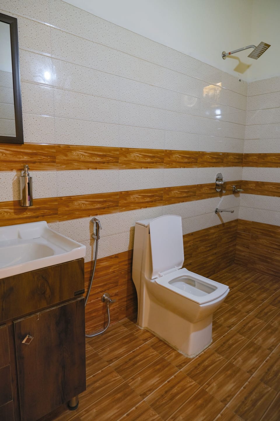 Deluxe Double Room, Mountain View | Bathroom | Shower, towels, soap, shampoo