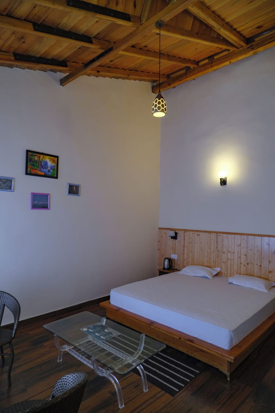 Deluxe Double Room, Mountain View | Laptop workspace, soundproofing, iron/ironing board, free WiFi