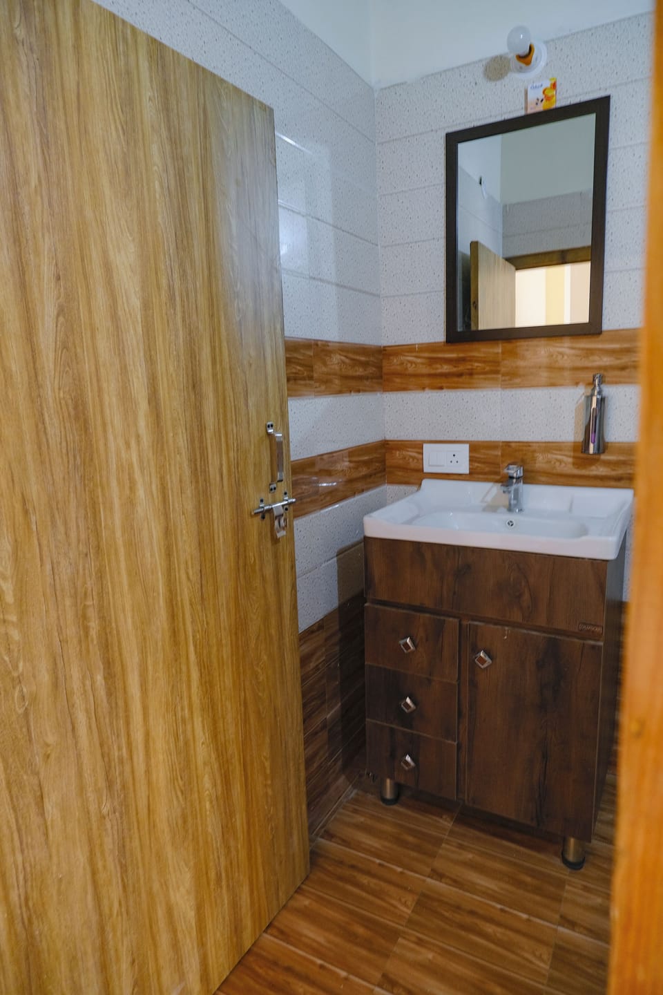Deluxe Double Room, Mountain View | Bathroom | Shower, towels, soap, shampoo