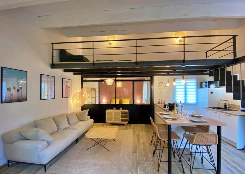 Comfort Loft, Garden View | Living area | 110-cm LED TV with cable channels