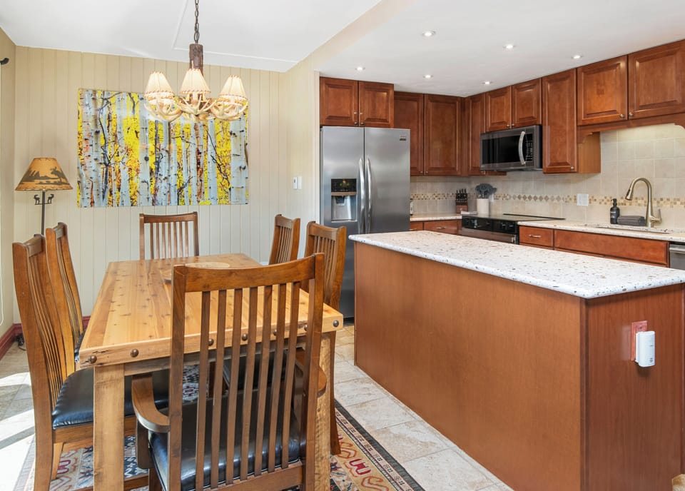 Kitchen & Dining Area