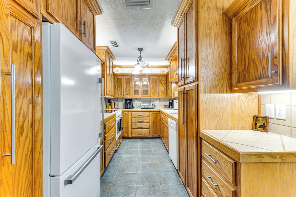 Kitchen | Single-Serve Coffee Maker | Air Fryer | Blender | Toaster Oven