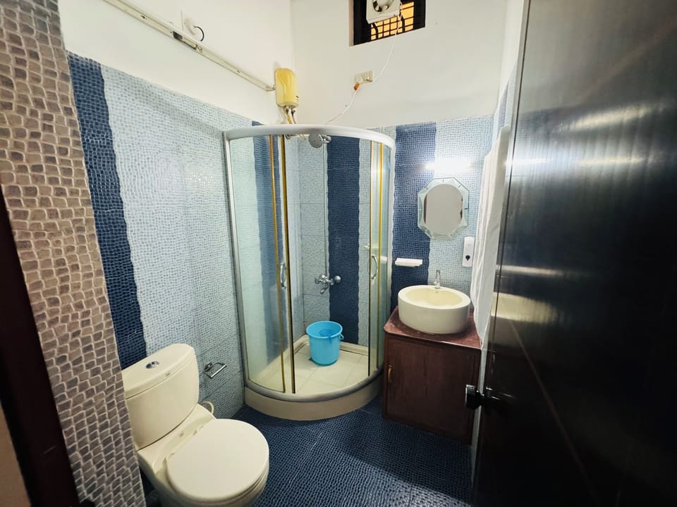Standard Double Room, Garden View | Bathroom | Shower, towels, soap, shampoo