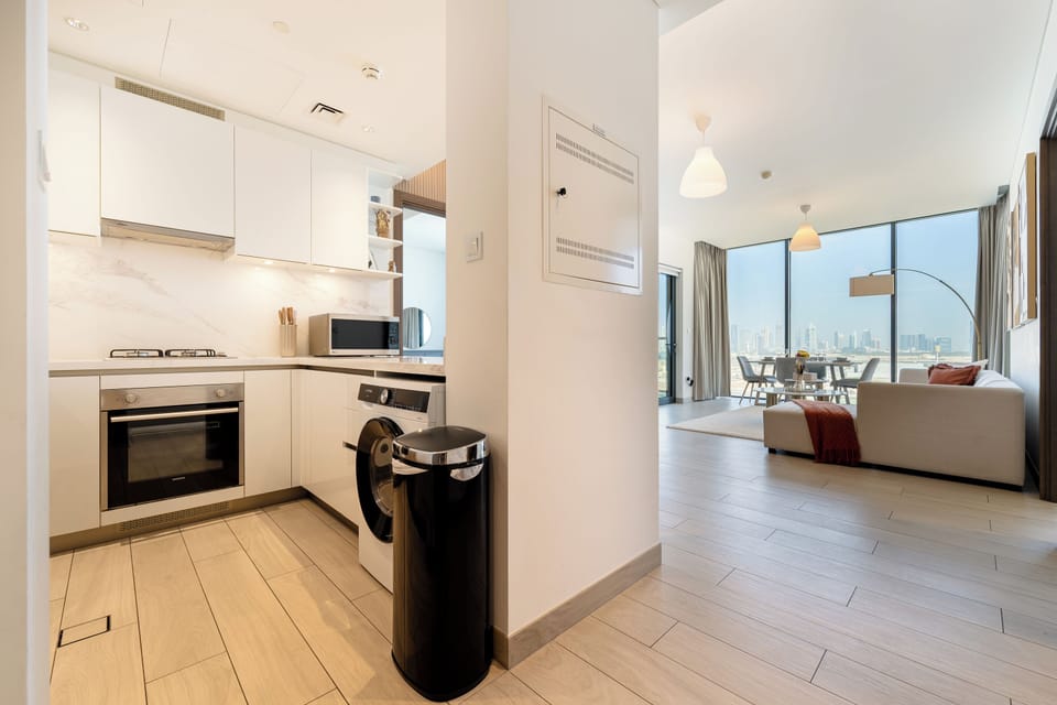 Deluxe Apartment, Balcony, City View | Private kitchen | Fridge, microwave, oven, stovetop