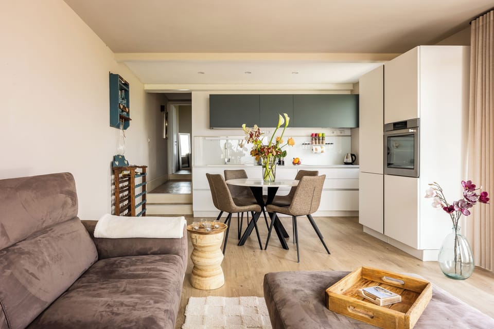Condo, Hill View | Private kitchen | Full-size fridge, microwave, oven, stovetop