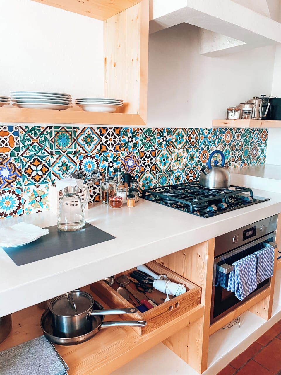 Mini-fridge, microwave, oven, stovetop