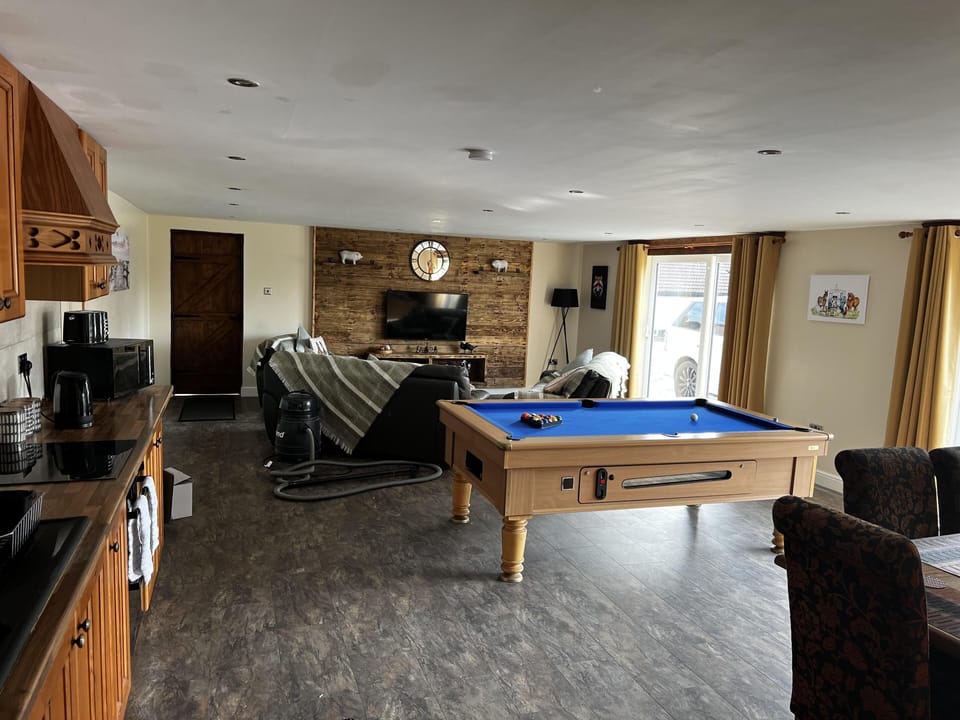 Cabin | Living area | TV