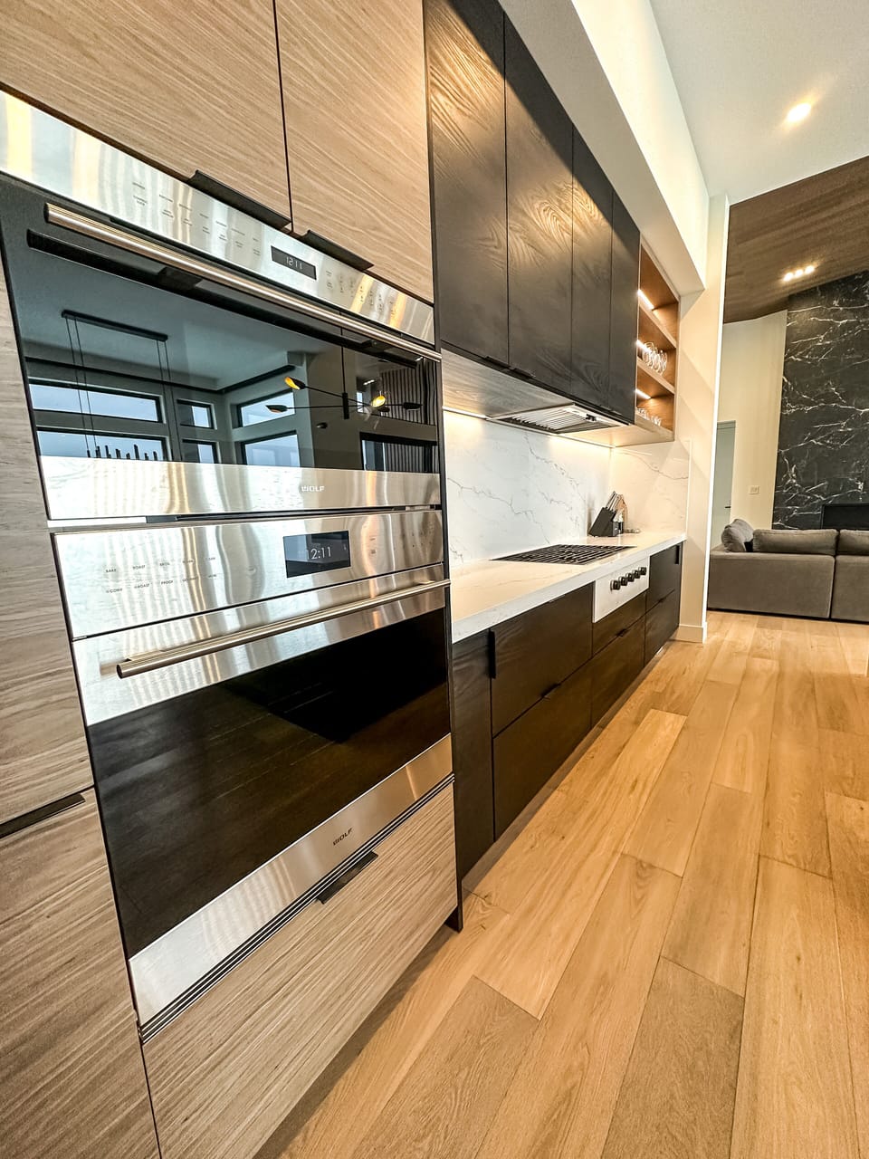 Large Kitchen with Luxury Appliances