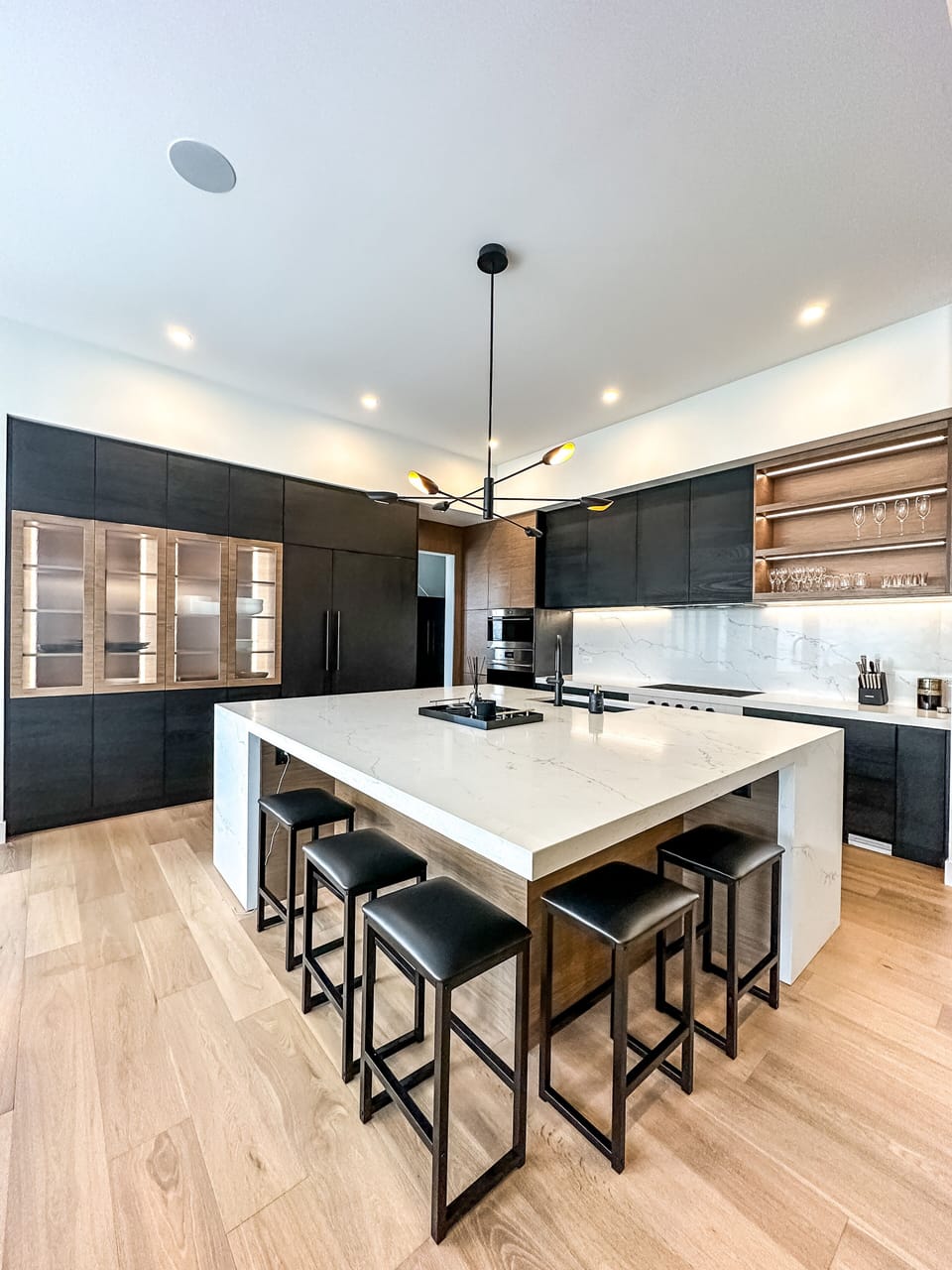 Large Kitchen with Luxury Appliances