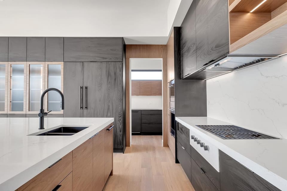 Large Kitchen with Luxury Appliances