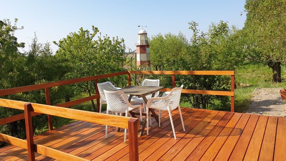 Privé terras achter de vakantiewoning.