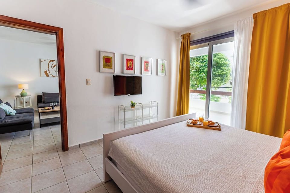 Stunning Beachfront 3-BDR Apartment. STM L202 (2119)