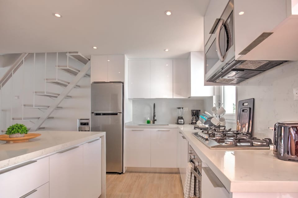TesCosy Beachfront 2 BDR Apartment. STM G406 (2564)