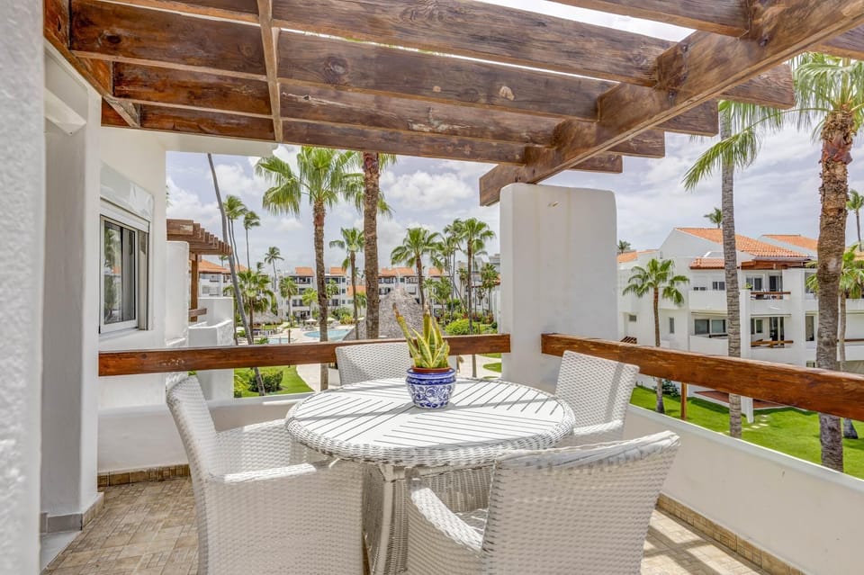 Beautiful Beachfront 2-BDR. STM D301 (548)