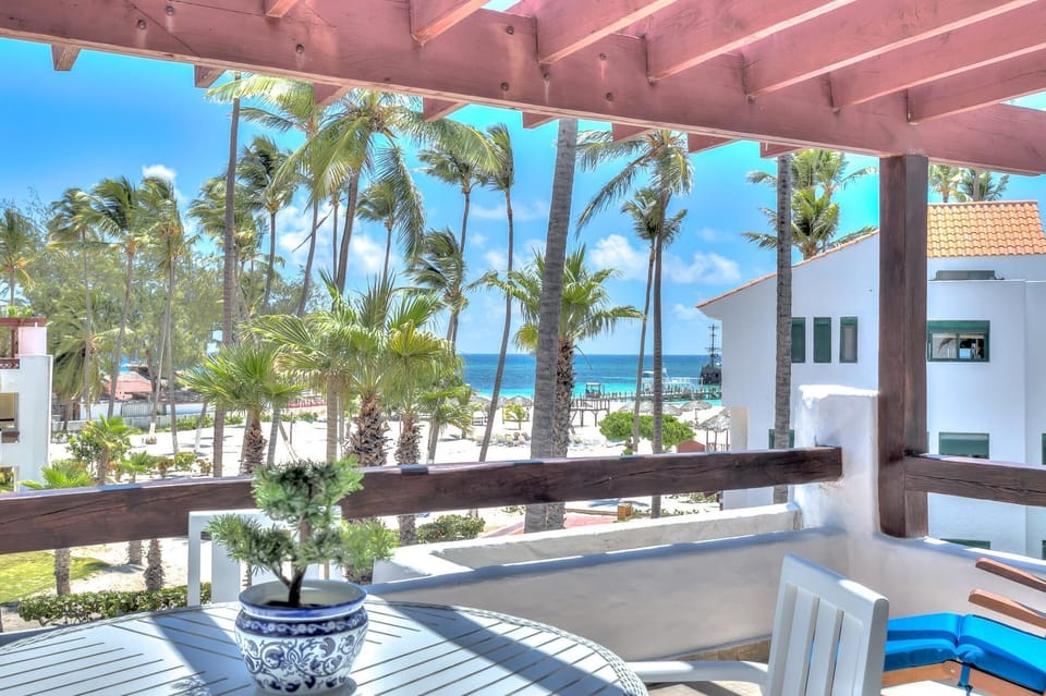Beautiful Beachfront 2-BDR. STM D301 (562)