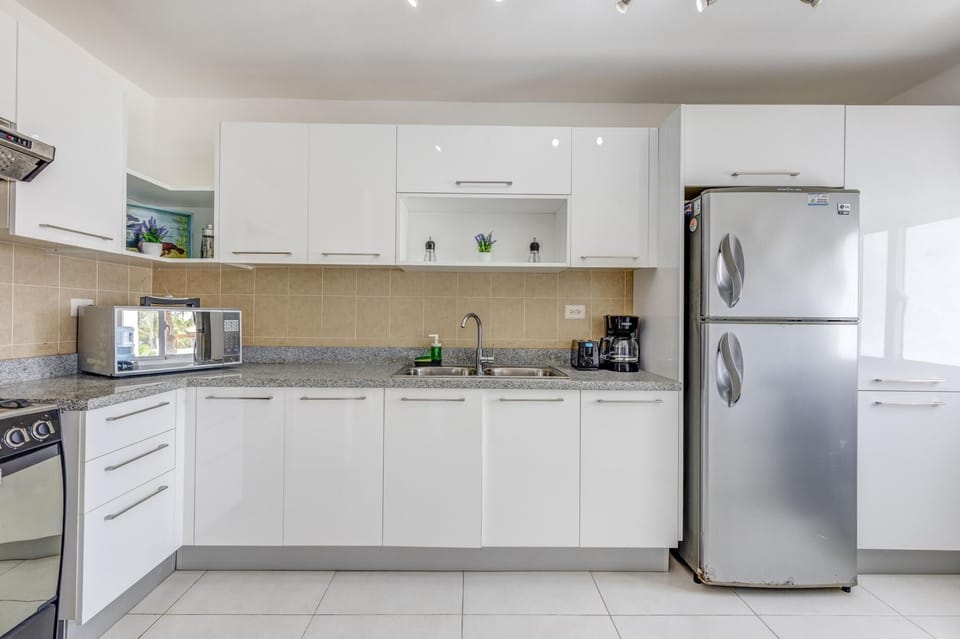 Beautiful Beachfront 2-BDR. STM D301 (539)