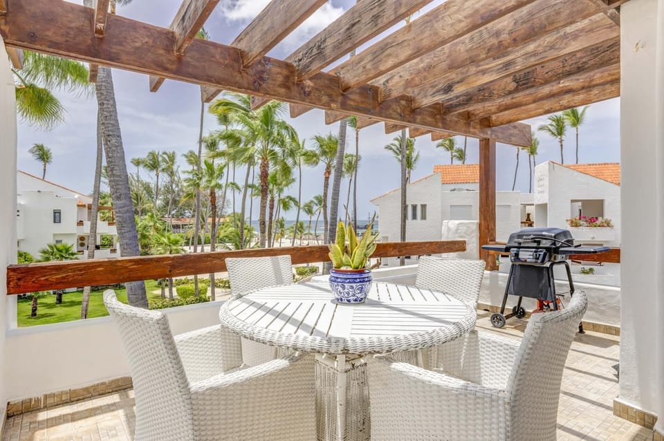 Beautiful Beachfront 2-BDR. STM D301 (546)