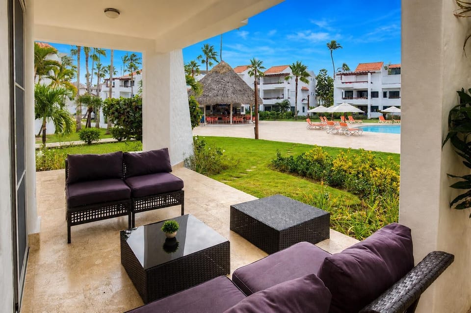 Poolside Terrace Retreat  1 Bdrm w/ BBQ  K-104 (3126)