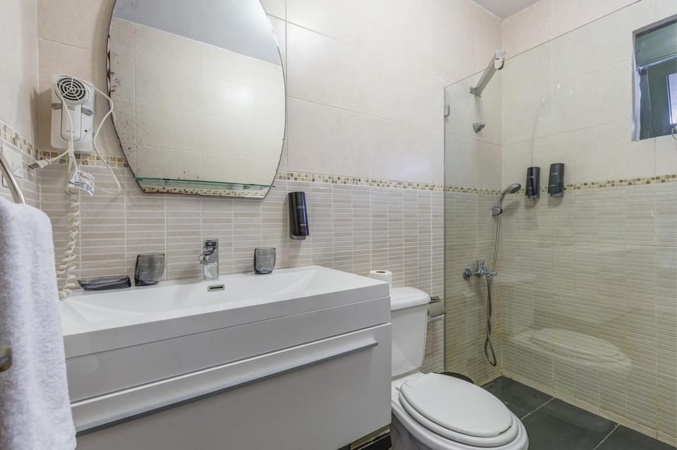 Room Mare F-302  Share  Save (3105)