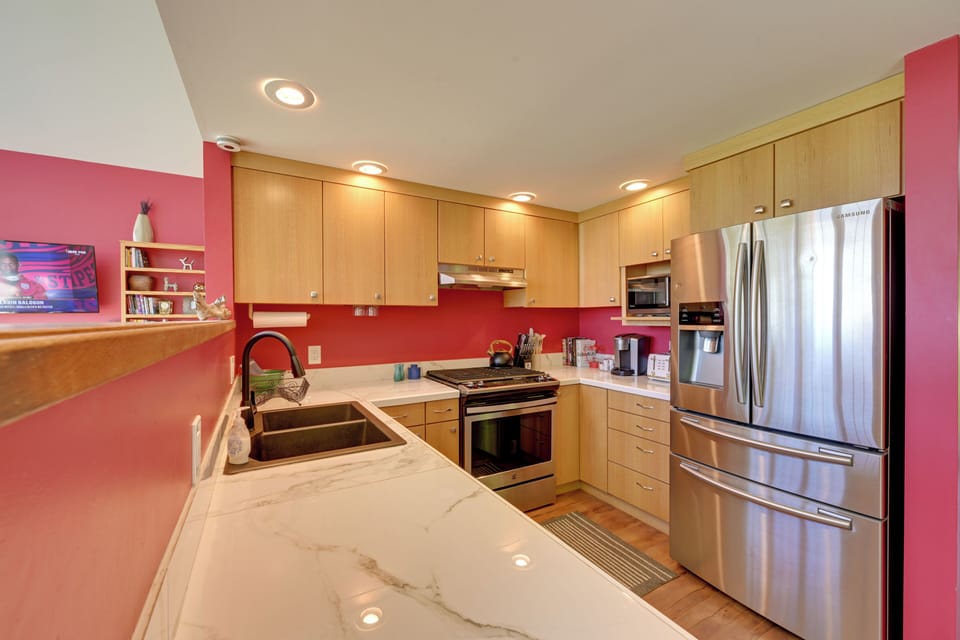 Kitchen | Cooking Basic Supplied | Main Floor