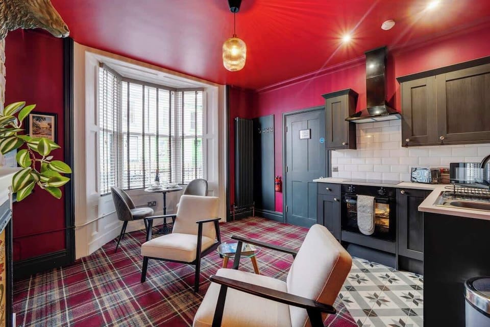 An open-plan living room with indoor fireplace, dining area and kitchen, benefit from a SMART TV with Netflix and plenty of space to sit down and relax. 