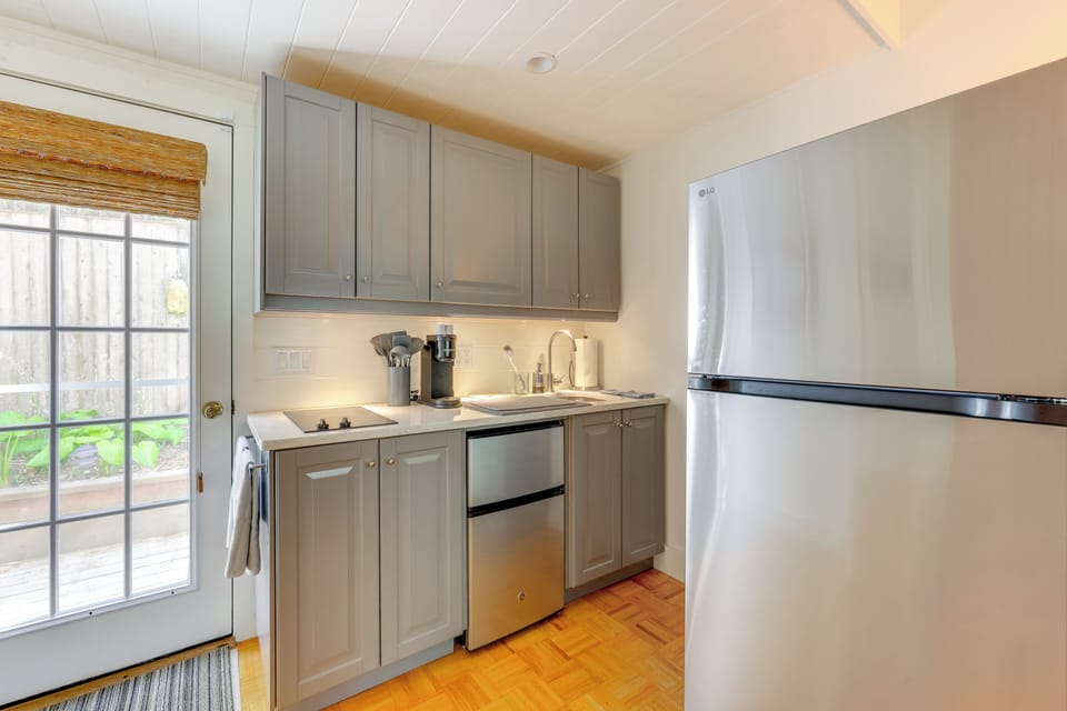 Kitchen | Cooking Basics Supplied | Main Floor