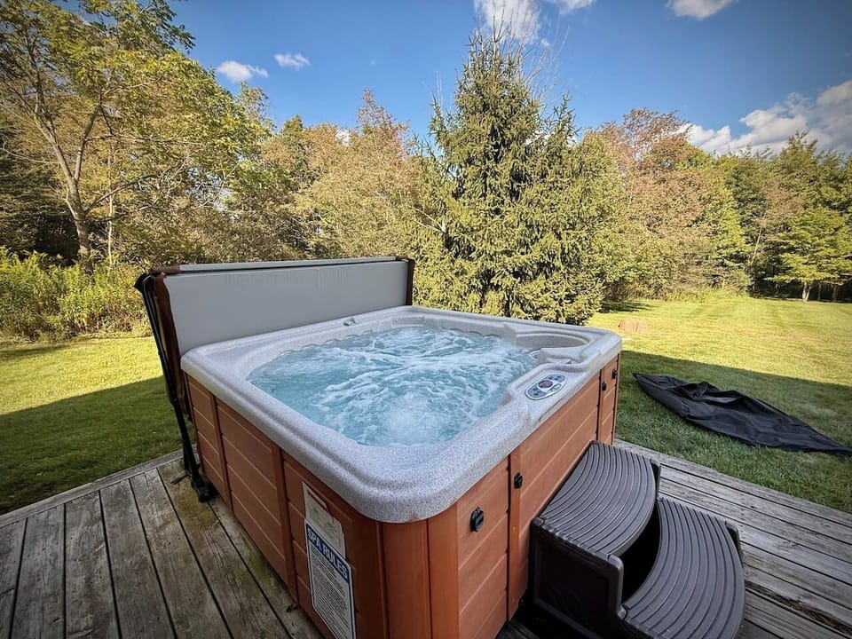 After your perfect Garrett Country adventure, spend relaxing evenings stargazing in the warm hot tub or by the crackling fire pit. 