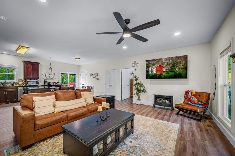  Fast Wi-Fi and 4 large HD Smart TVs!