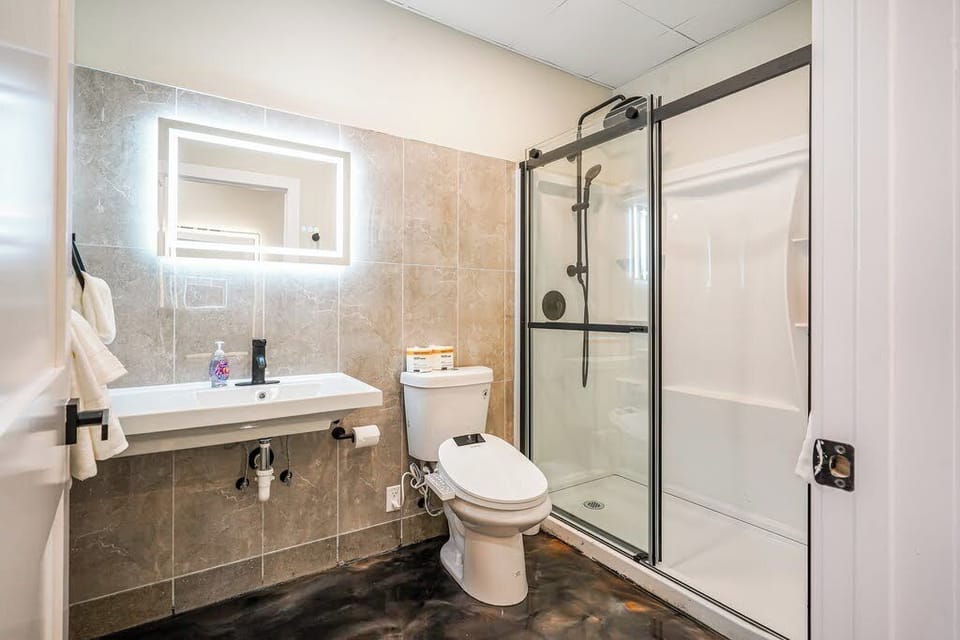 Studio, 1 Queen Bed with Sofa bed, Non Smoking, Kitchenette | Bathroom