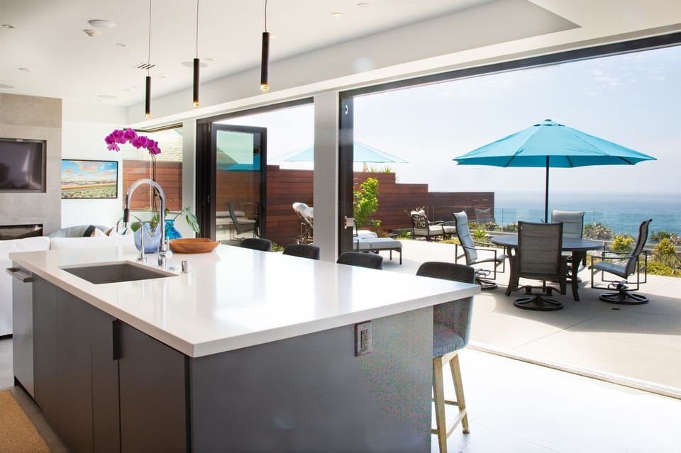 Sleek Solana Oceanfront Awaits