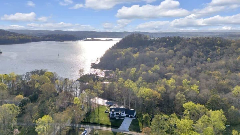 Arial view of Lakeshore Manor on Watts Bar Lake.