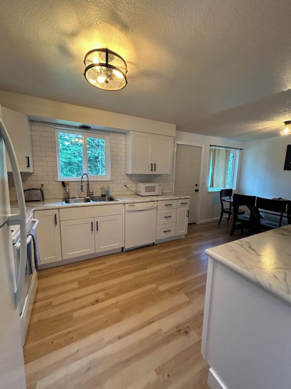 Full kitchen 