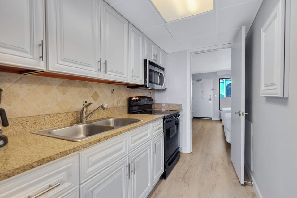 Cook up memories in this well-equipped and inviting kitchen!