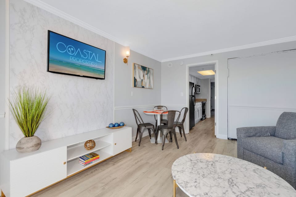 Dine in style in this chic and comfortable dining spot!