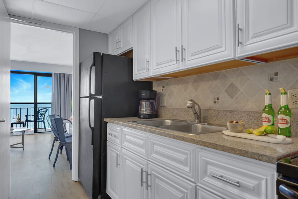 Cook up memories in this well-equipped and inviting kitchen!