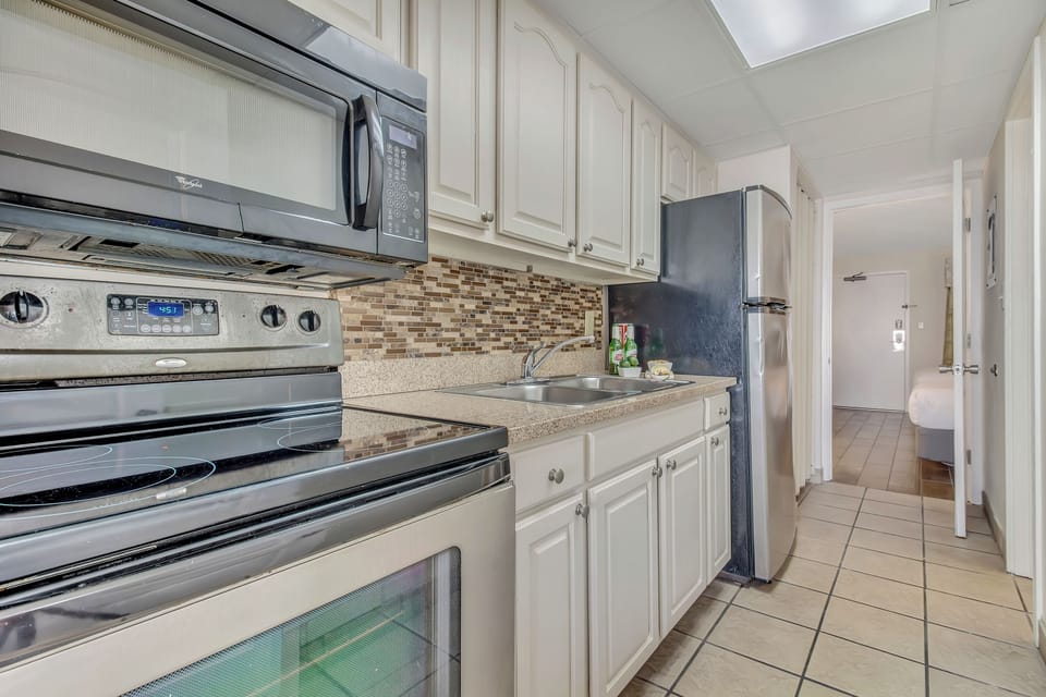 Your coastal kitchen retreat. Elegant and functional!