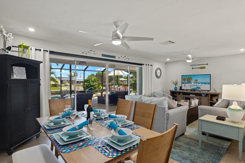 The dining area seats 6