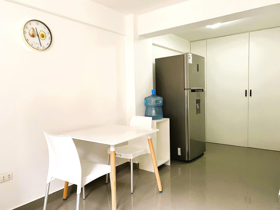 Family Apartment | Private kitchen | Fridge, microwave, oven, electric kettle
