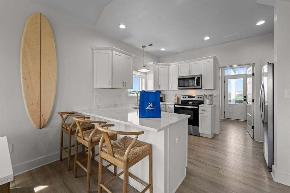 Top-Level Kitchen with Bar (seats 3)