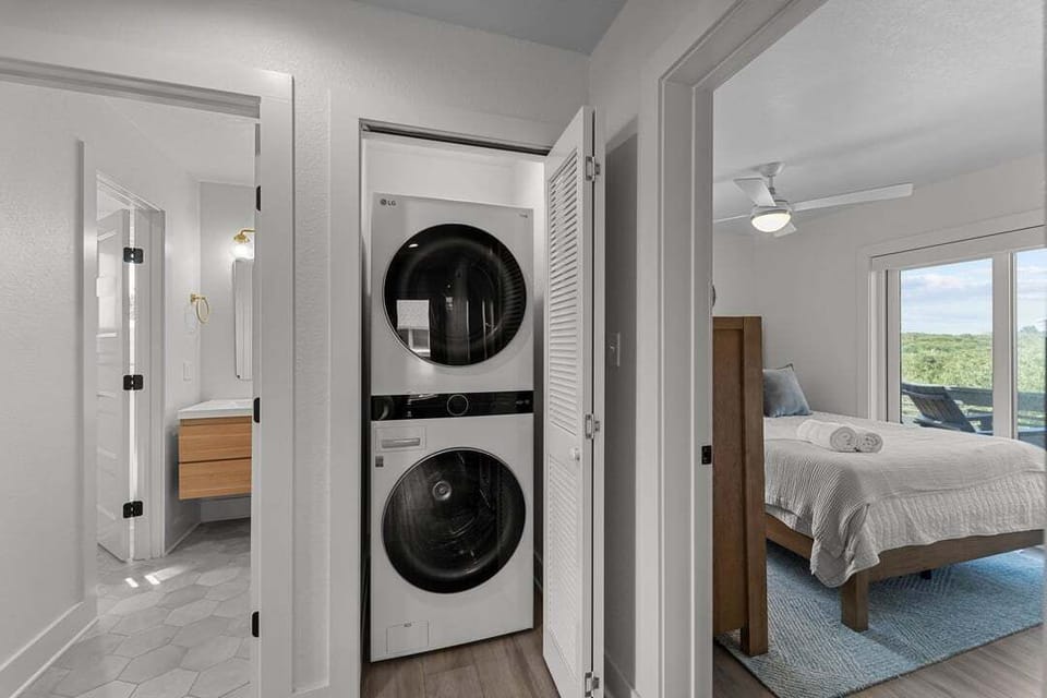 Mid-Level Laundry Closet
