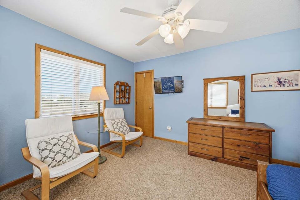 Ground-Level Bedroom with Pyramid Bunk and Twin Trundle