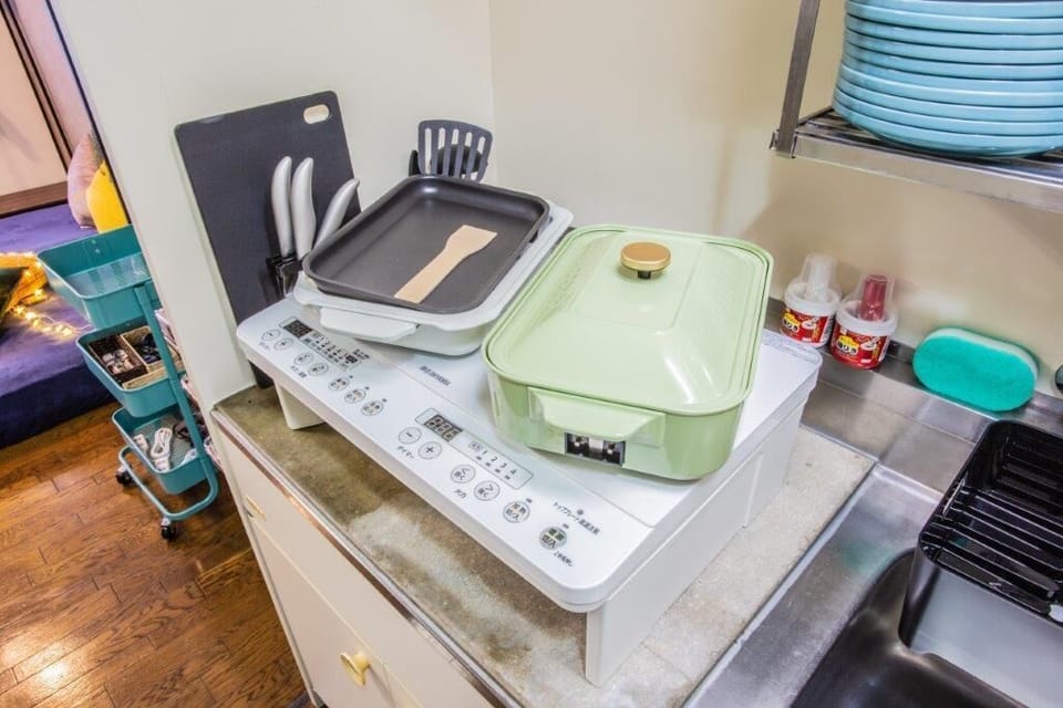 Basic Double Room | Private kitchen | Mini-fridge, microwave, oven, stovetop