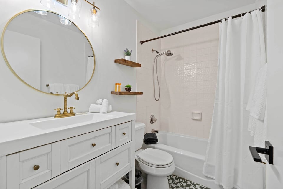 Full Bathroom | Main Floor