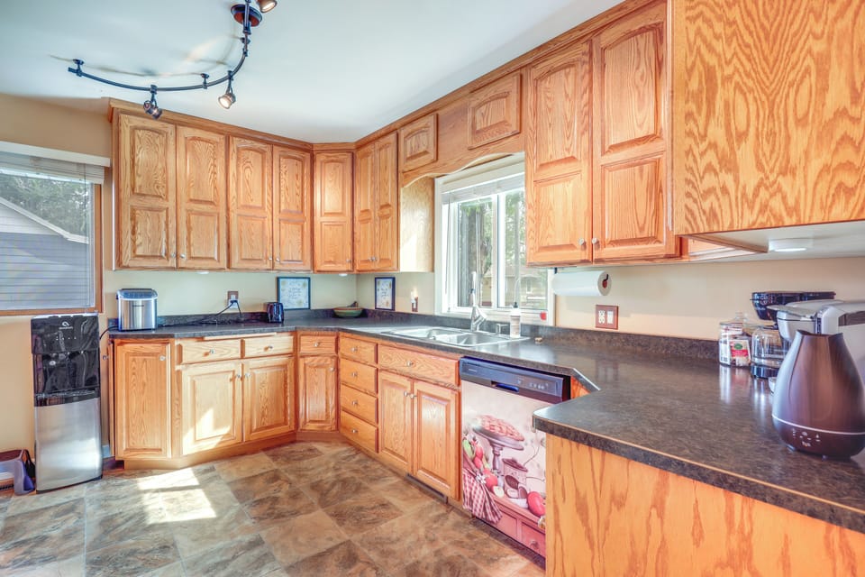 Kitchen | Trash Bags/Paper Towels | Main Floor