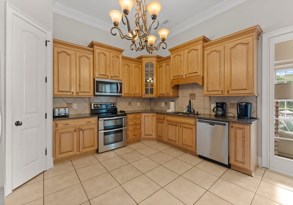 Main level kitchen - fully stocked for your group!