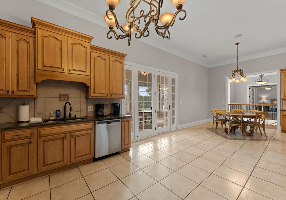 Large kitchen for all your vacation cooking!