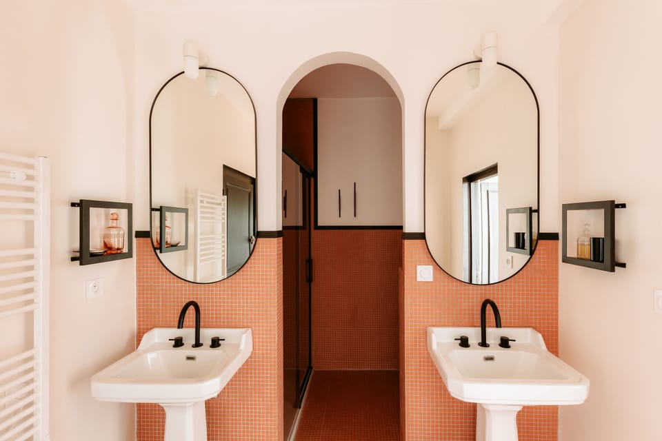Deluxe Double Room, Ensuite, Valley View (Cinquième) | Bathroom | Shower, hair dryer, towels, soap