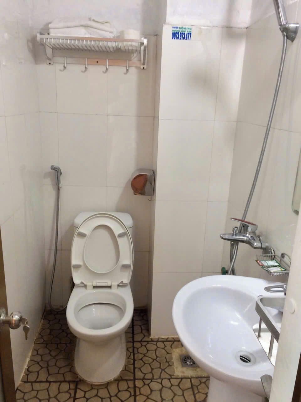 Basic Room | Bathroom