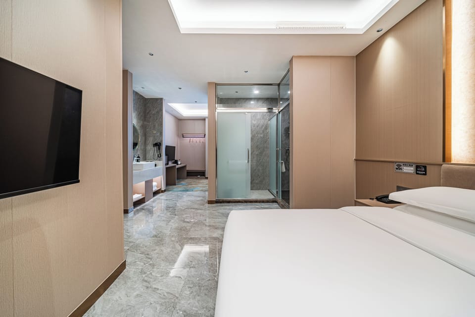 Business Suite | Premium bedding, down comforters, Select Comfort beds